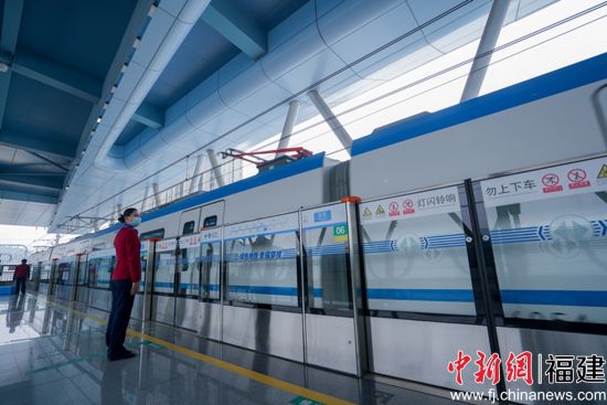 3月15日，福州地铁6号线全线开始空载试运行。图为列车停靠营前站。谢丹婷摄