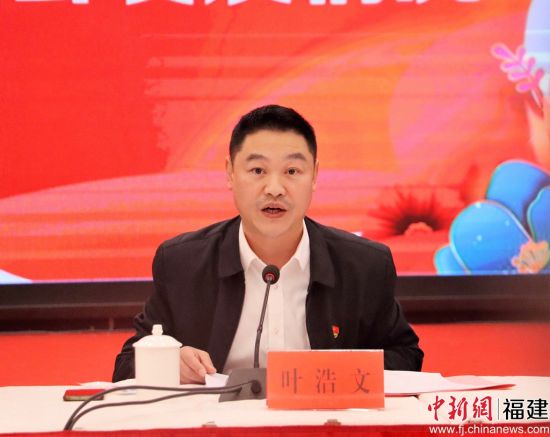  蕉城区委副书记叶浩文通报2022年蕉城区经济社会发展情况。林榕生 摄