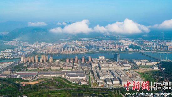 　　航拍宁德锂电新能源小镇。 刘忠忠 摄