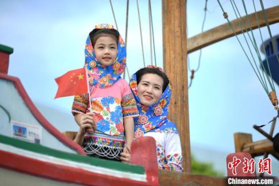 惠安女民俗风情以独特服饰和朴实民俗风情闻名遐迩。　惠安县委宣传部 供图